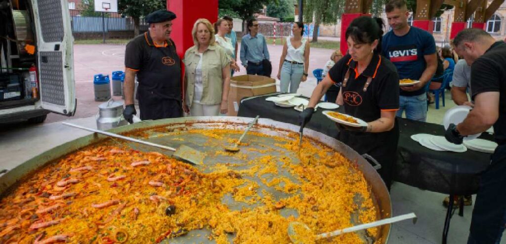 Paella en el mercado agroalimentario  de ampuero