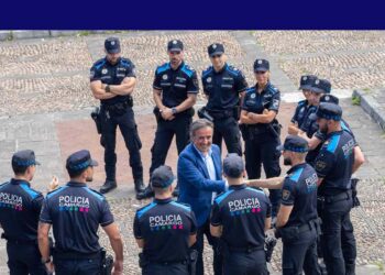 Diego Movellán saluda a nuevos agentes de la Policía Local de Camargo