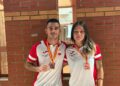 Dos boxeadores cántabros posan con sus medallas de bronce