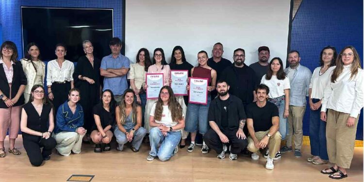Foto de grupo de la Final de Proyectos de Diseño de CESINE