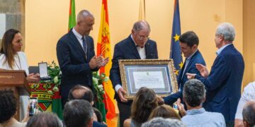 Hijo Adoptivo a Jorge Miguel Amaral Oliveira