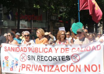 Manifestantes en defensa de la sanidad pública