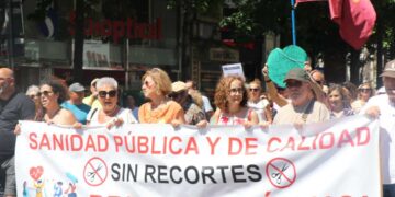 Manifestantes en defensa de la sanidad pública