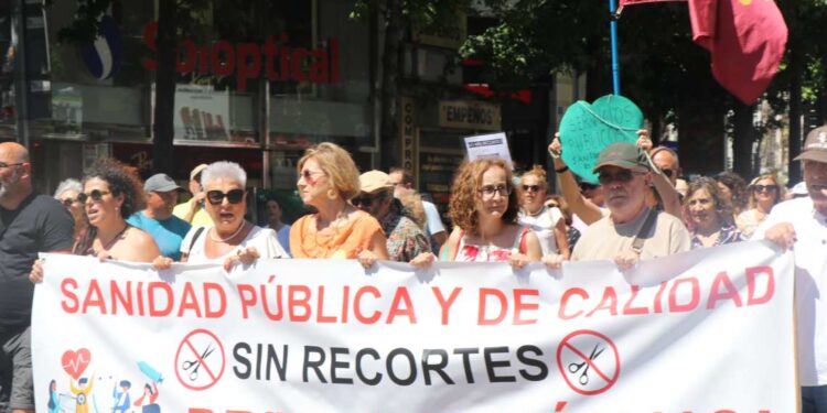 Manifestantes en defensa de la sanidad pública