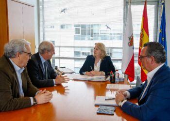 María Jesús Susinos, en una reunión sobre gastronomía con las academias