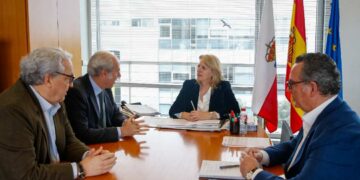 María Jesús Susinos, en una reunión sobre gastronomía con las academias