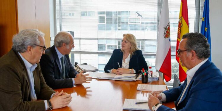 María Jesús Susinos, en una reunión sobre gastronomía con las academias