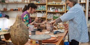 Participantes en un taller de Expresión Artística de Cerámica