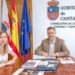 La directora del Festival Julia Olmo con el consejero de cultura