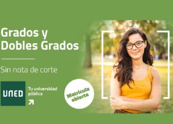Cartel de la UNED sobre grados y dobles grados sin nota de corte