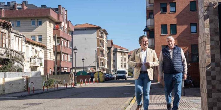 Visita a la calle Alday incluida en el Plan de Asfaltado de Camargo