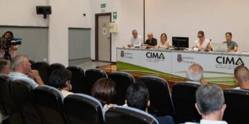 Reunión en el CIMA guías de respuesta incendios forestales