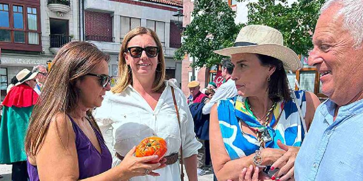 Acto del Tomate y Pimiento de Ampuero con la consejera