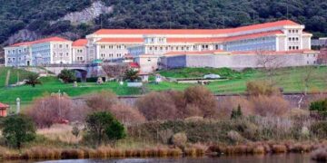 Vista exterior del centro penitenciario de El Dueso en Santoña