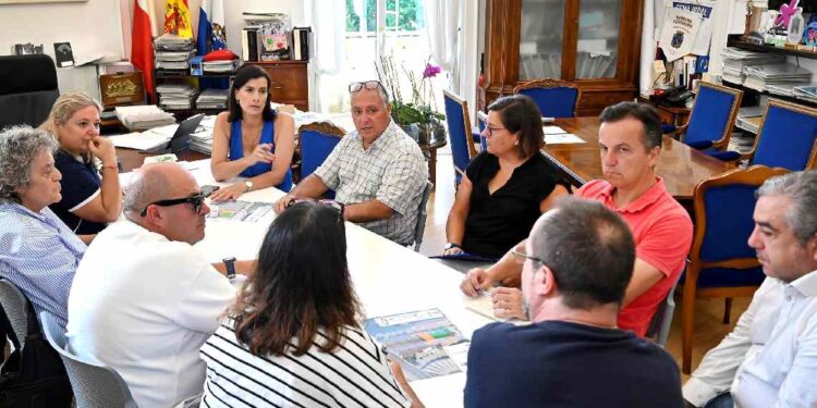 Reunión sobre el aparcamiento de Cajo en el Ayuntamiento