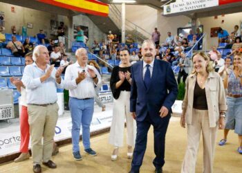 Toño Gómez recibe la Insignia de Oro