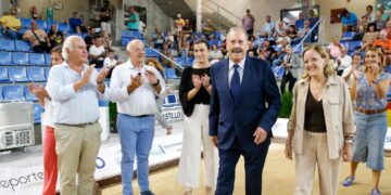 Toño Gómez recibe la Insignia de Oro