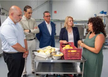 María Jesús Susinos visita La Flor del Limón en Novales