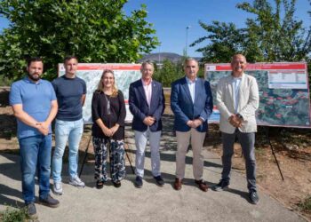 consejero visita el inicio de las obras del Plan Reinosa en Campoo