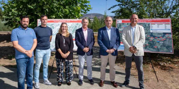 consejero visita el inicio de las obras del Plan Reinosa en Campoo