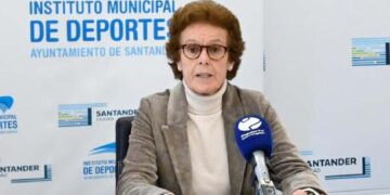 Beatriz Pellón informa sobre el proyecto de cubierta de pádel