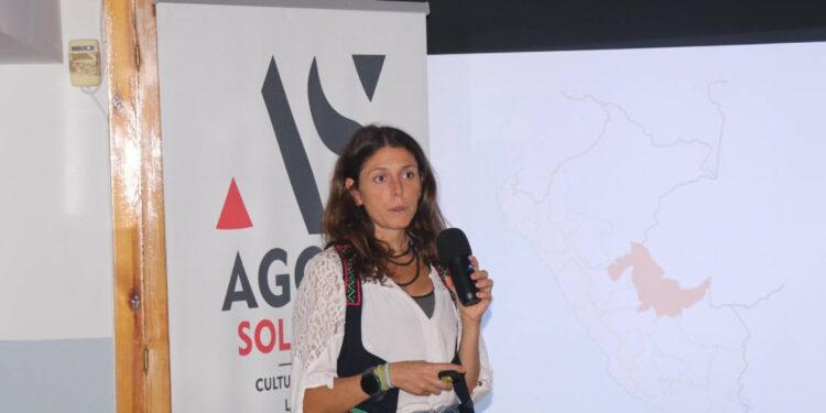 Alba Cano durante la Charla