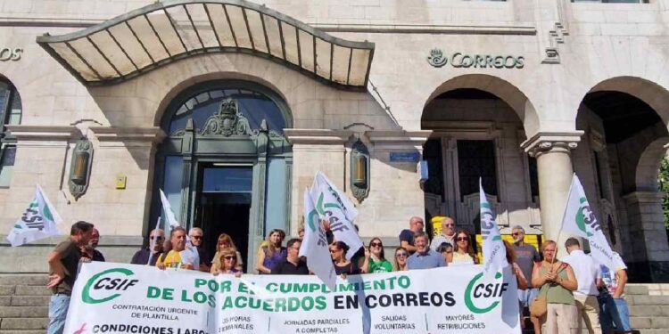 Concentración de CSIF ante Correos