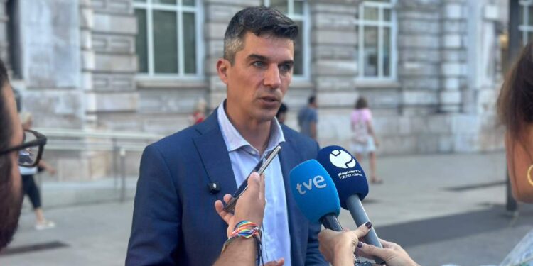 Daniel Fernández habla sobre las obras de El Sardinero