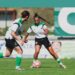 Dos futbolistas del Racing femenino durante la pretemporada