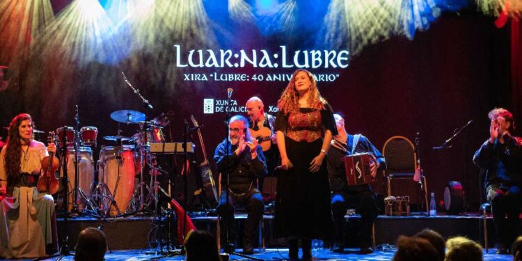 Luar Na Lubre durante un concierto de su gira