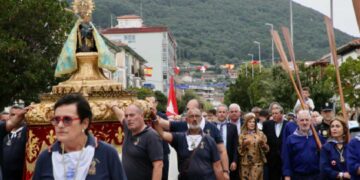 Procesión de la Virgen del Puerto por las calles de Santoña