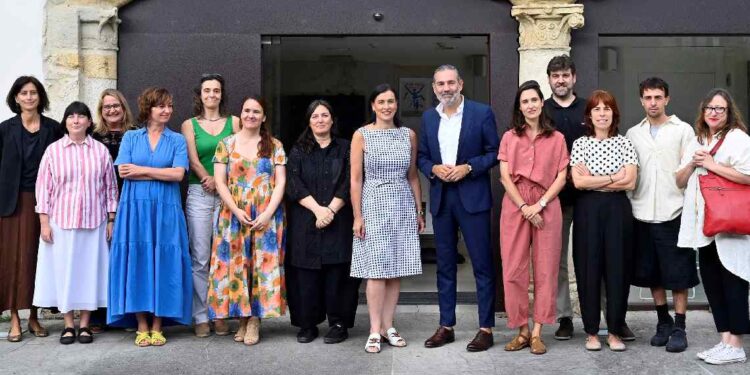 Representantes de faro Santander y el Ayuntamiento