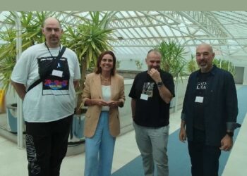 Carteros y trabajadores de Correos con Paula Fernández Viaña