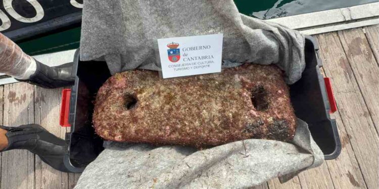 Ancla lítica recuperada en Castro Urdiales