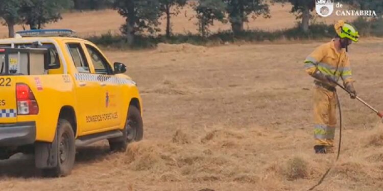 Incendio forestal en Valderredible