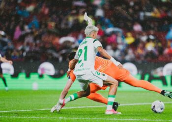 Derrota del Racing ante el Barcelona en el Camp Nou