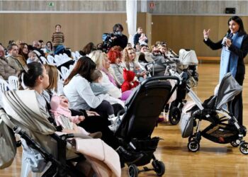 Acto familiar por las ayudas por hijos en Santander