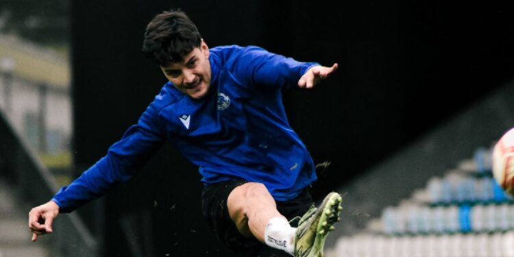 Jugador de la Gimnástica de Torrelavega entrenando