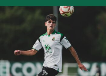 Jugador del Rayo Cantabria durante una acción de juego