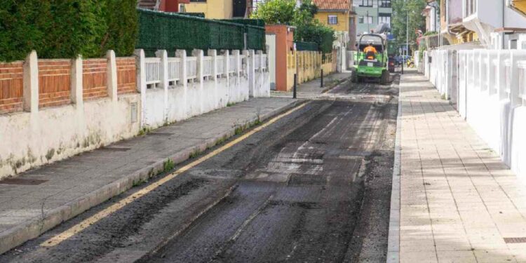 La calle Pedro Lorenzo Molleda renueva su firme dentro del plan de asfaltado