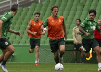 Entrenamiento del Racing de Santander en El Sardinero
