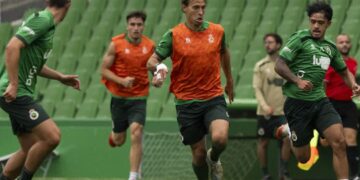 Entrenamiento del Racing de Santander en El Sardinero